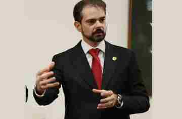 Delegado brasileiro é eleito para comandar a Interpol 